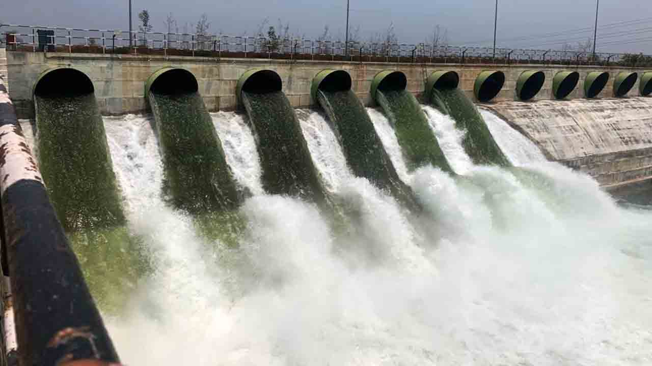 లక్ష్మీ పంప్‌హౌస్‌ నుంచి ఎత్తిపోతలు షురూ..