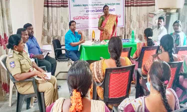 బాలల హక్కులను పరిరక్షించాలి