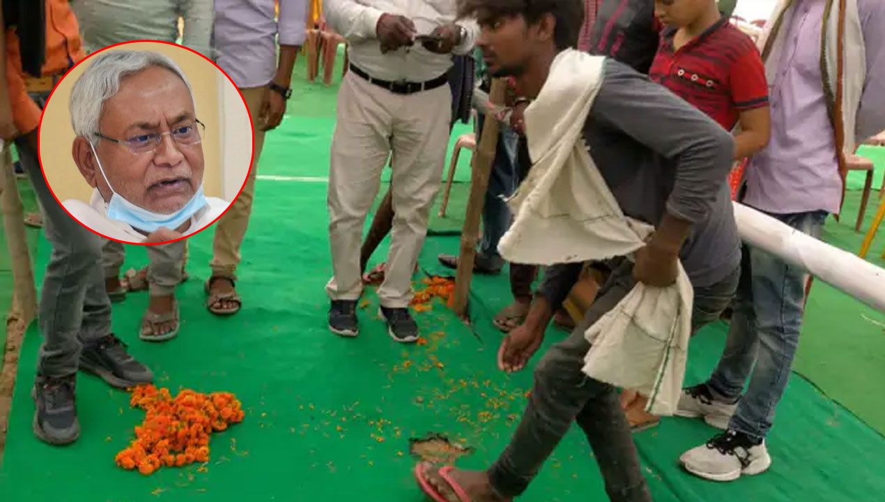 సీఎం నితీశ్ స‌భ‌లో బాంబుదాడి.. క్షేమంగా బ‌య‌ట‌ప‌డ్డ నితీశ్‌