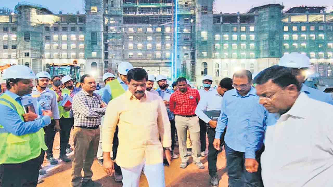 మూడు షిఫ్టుల్లో పనులు చేయండి