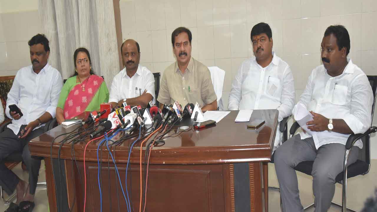 మీది ద్రోహం.. మాది త్యాగం..