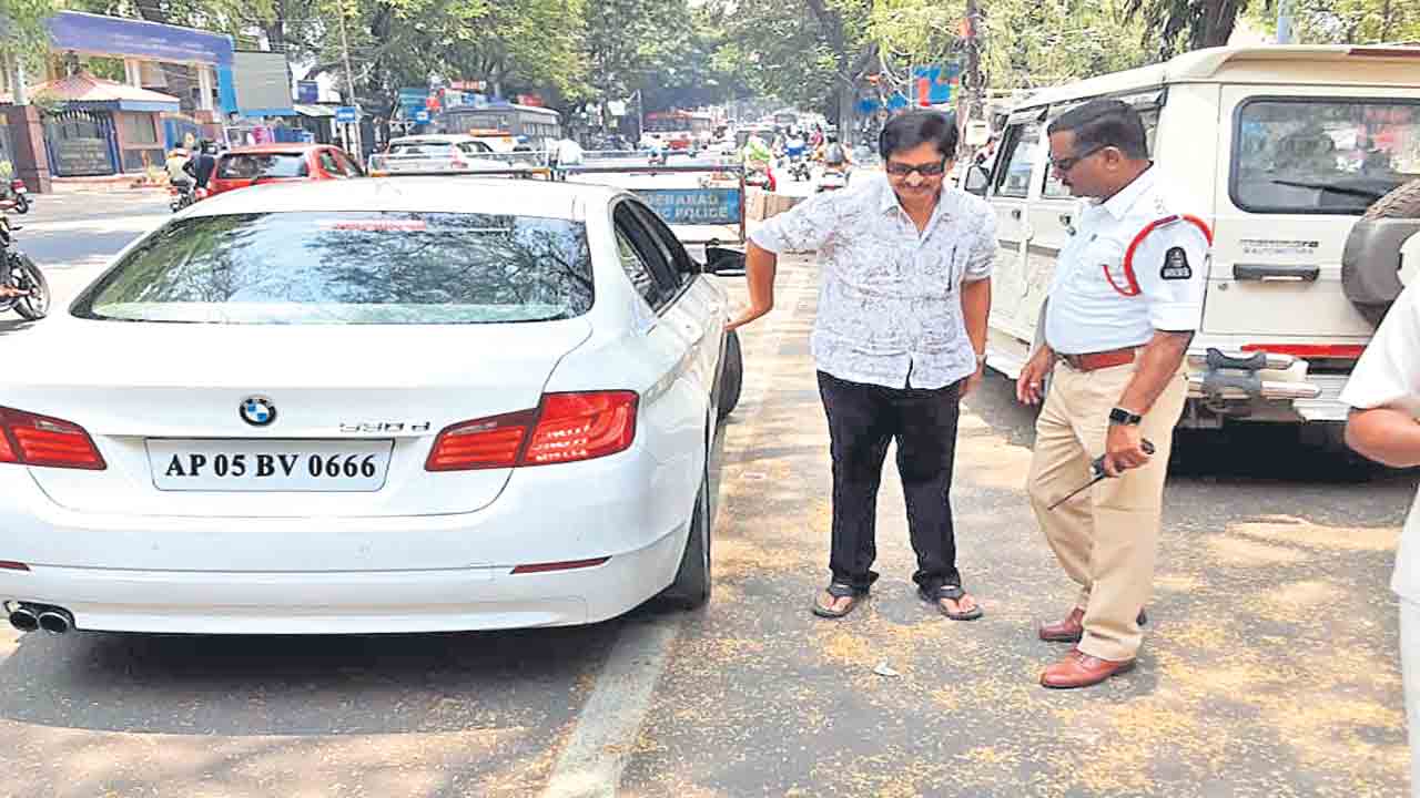 ఎస్వీ కృష్ణారెడ్డి కారుకు ట్రాఫిక్‌ చలానా