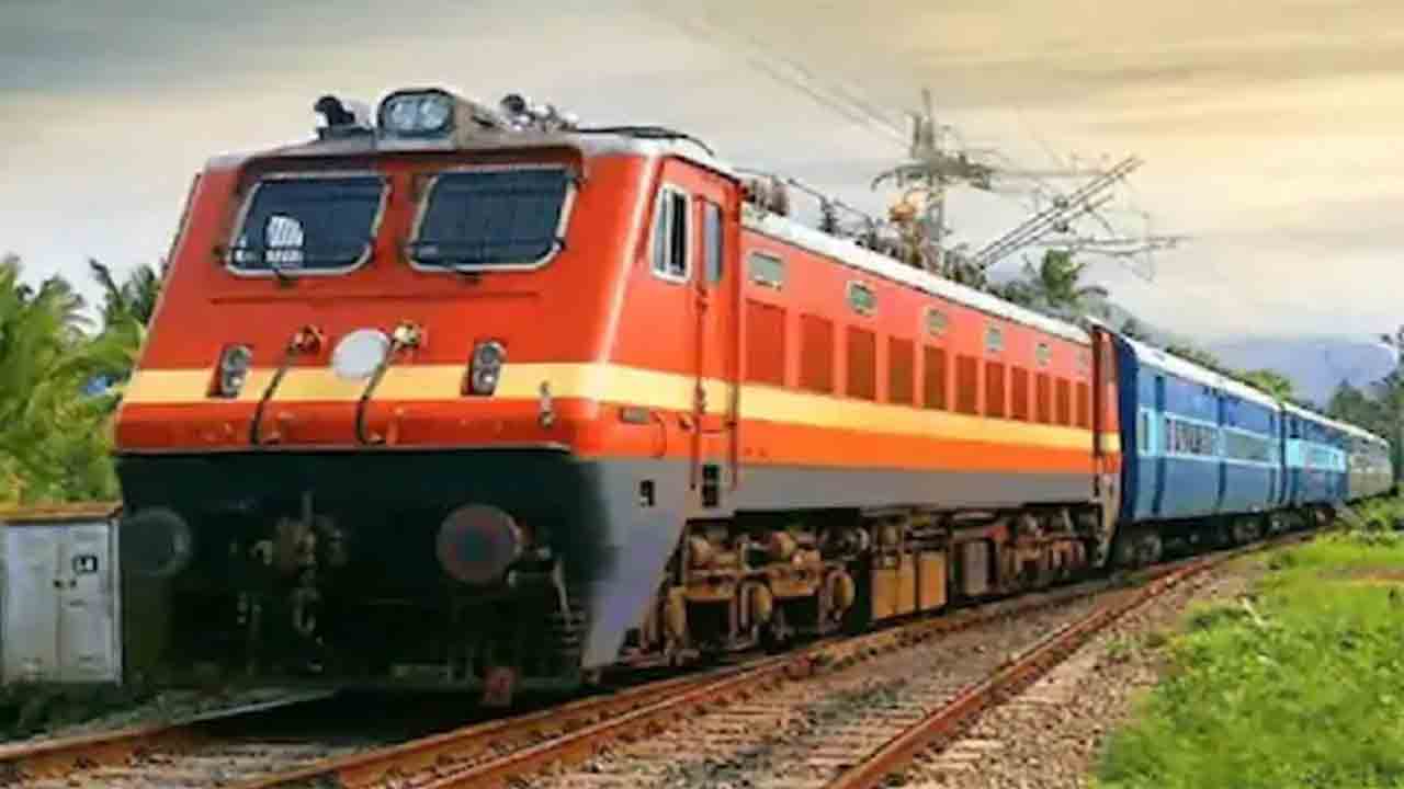 రైల్వే ఉద్యోగాలు ఇప్పిస్తామని టోకరా