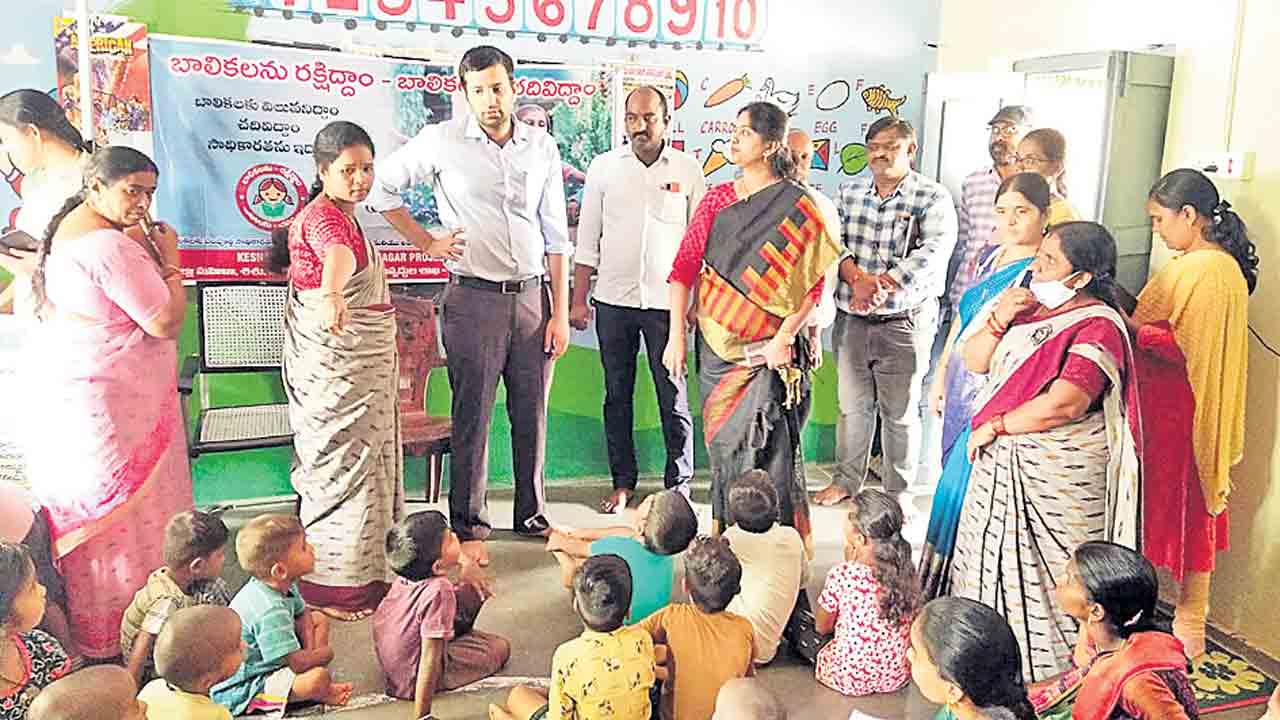 చిన్నారులకు పౌష్టికాహారాన్ని అందించాలి