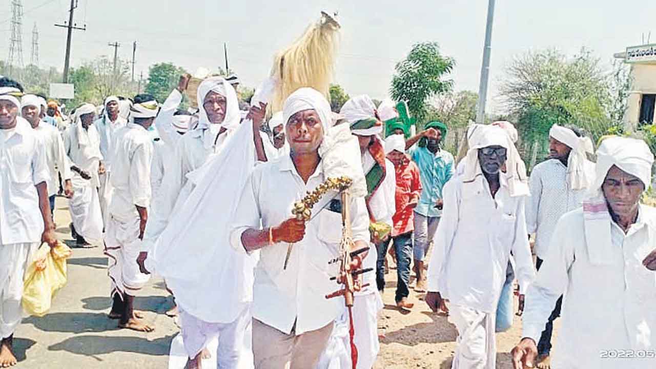 పెర్సపేన్‌ పూజలకు శ్రీకారం