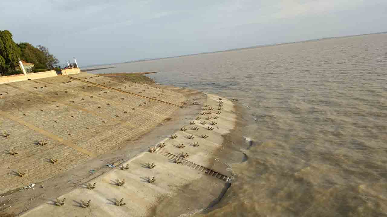 నిలకడగా వరద