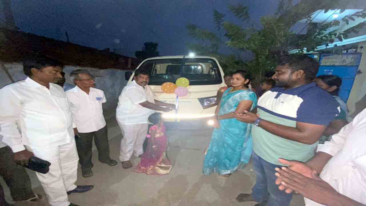 దళితులు ఆర్థికాభివృద్ధి సాధించాలి