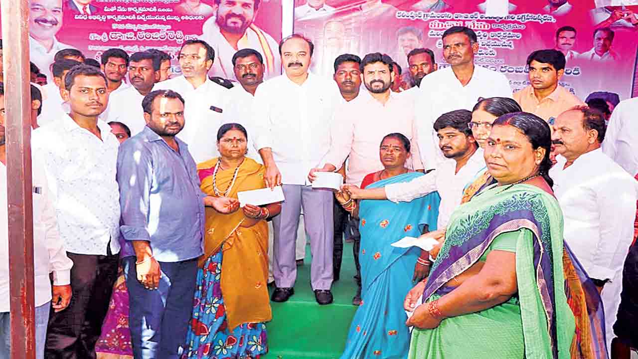 ప్రభుత్వ పథకాలు సద్వినియోగం చేసుకోవాలి