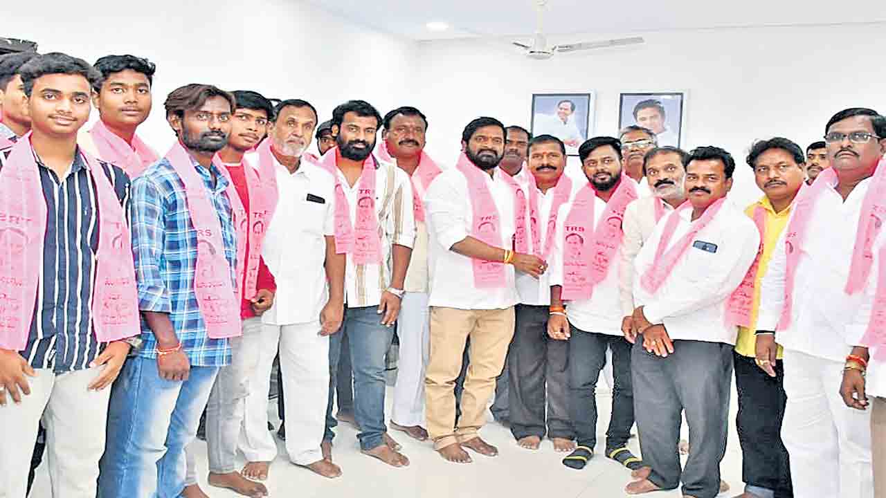 టీఆర్‌ఎస్‌లోకి కమలం నేతలు