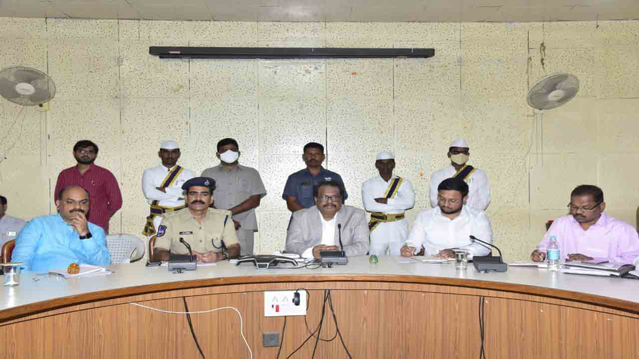 ఫిర్యాదులపై నిర్లక్ష్యం వద్దు