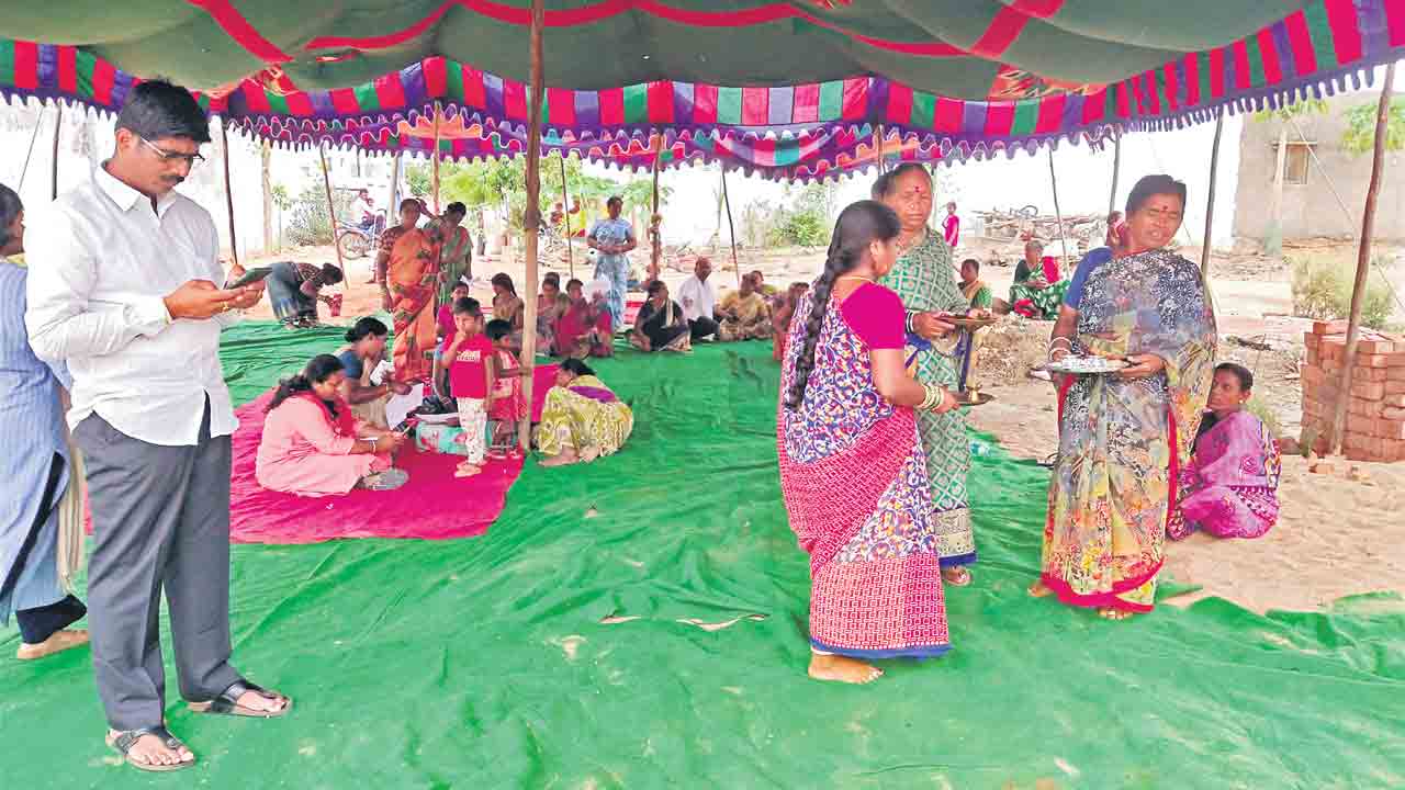 దిగుమతి నేతలు..అడ్డగోలు మాటలు