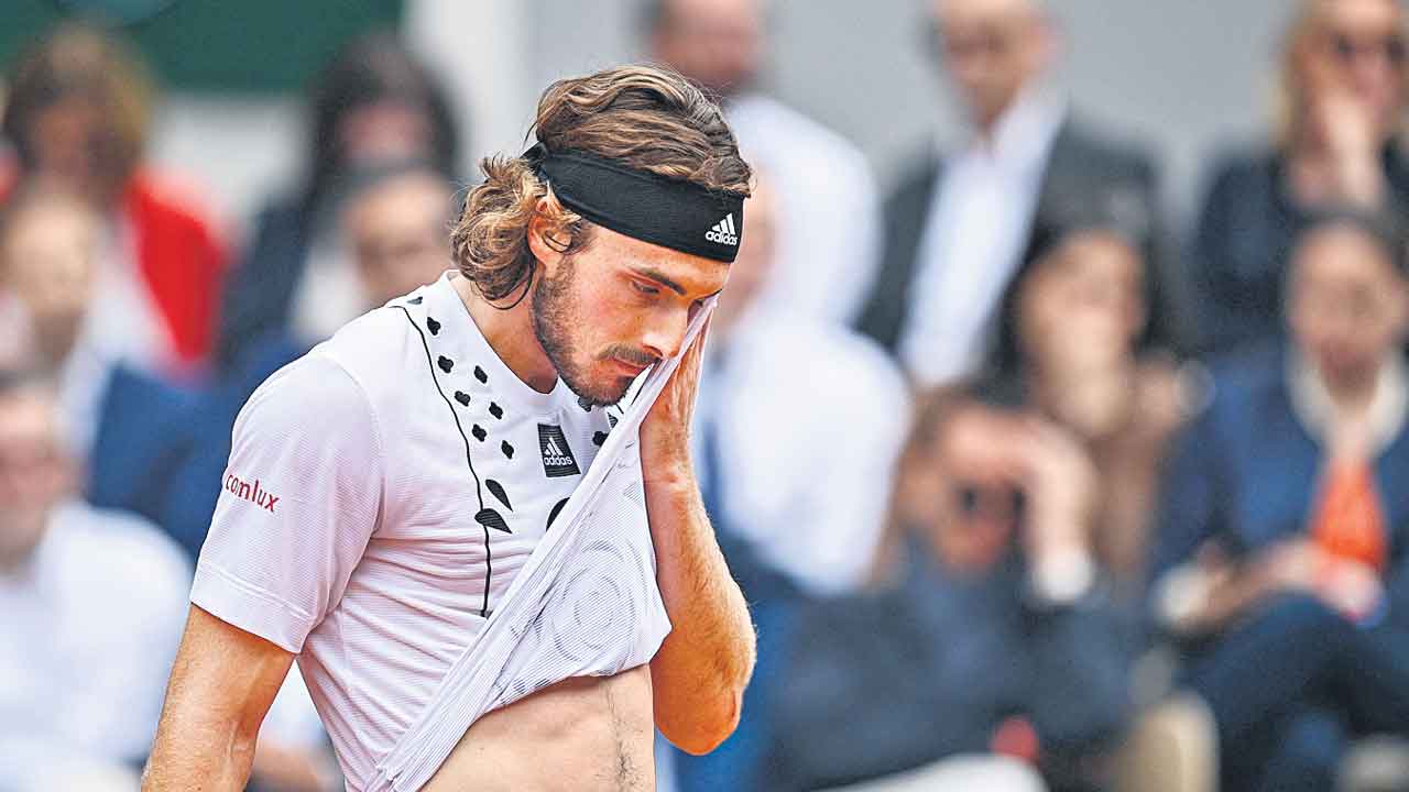 సిట్సిపాస్‌కు షాక్‌