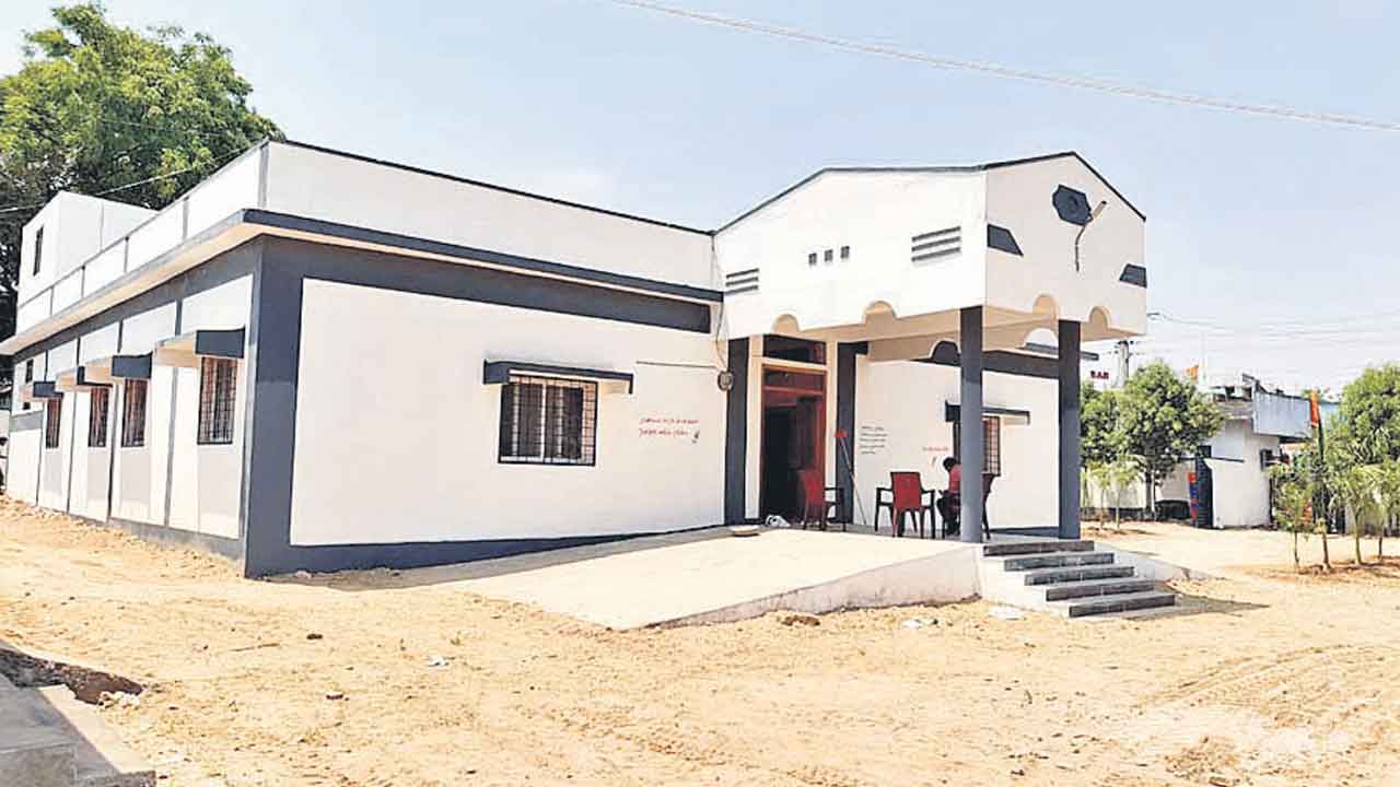 లైబ్రరీ ముస్తాబు