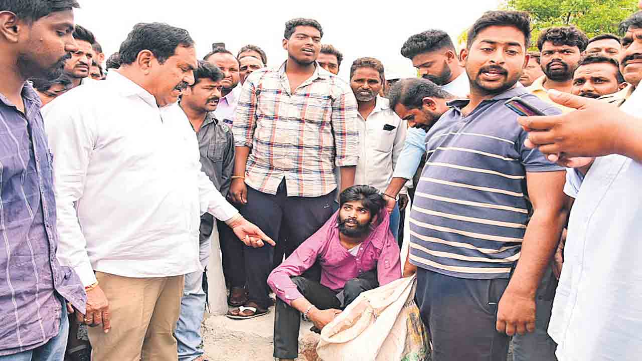 క్షతగాత్రులకు మంత్రి సహాయకచర్యలు
