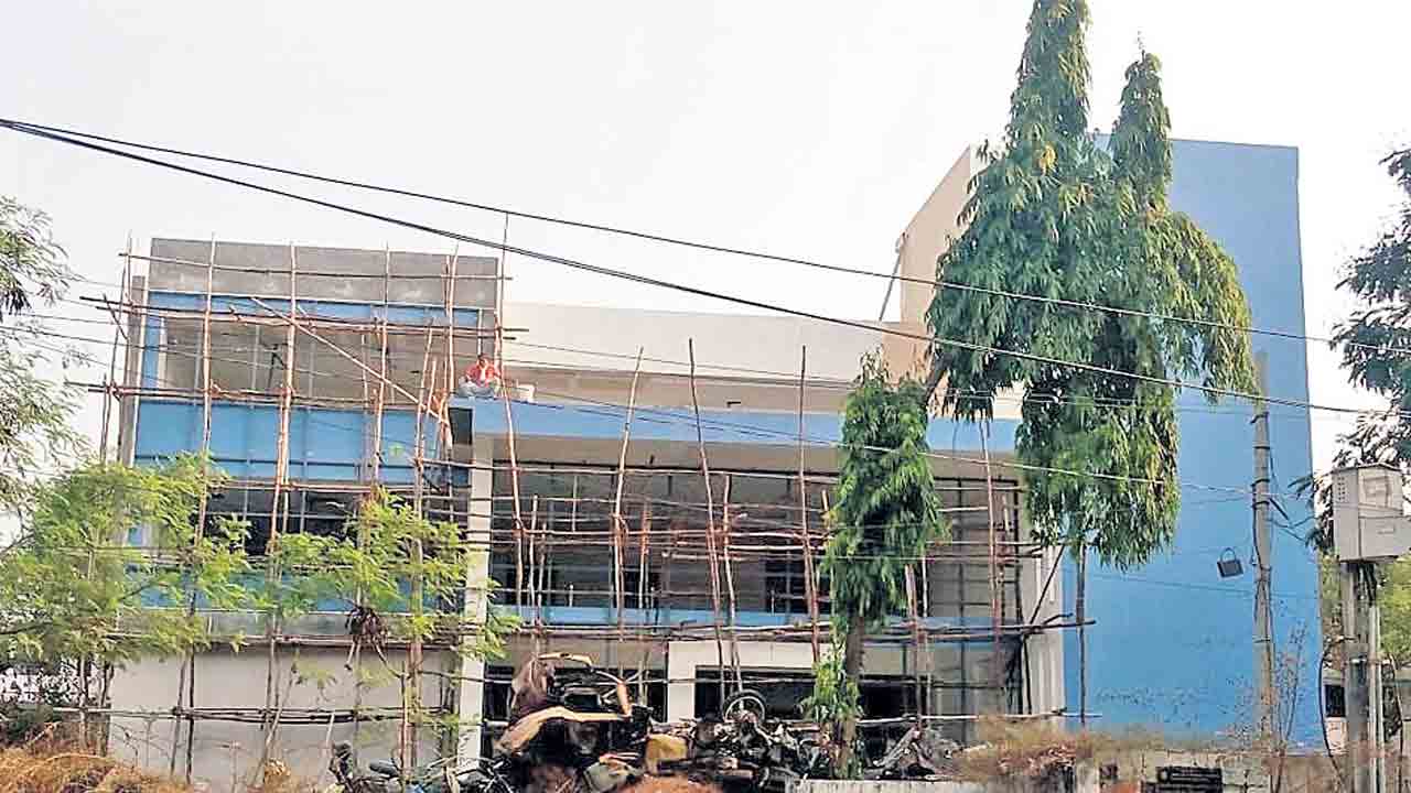 వేగంగా పోలీస్‌స్టేషన్‌ నిర్మాణ పనులు
