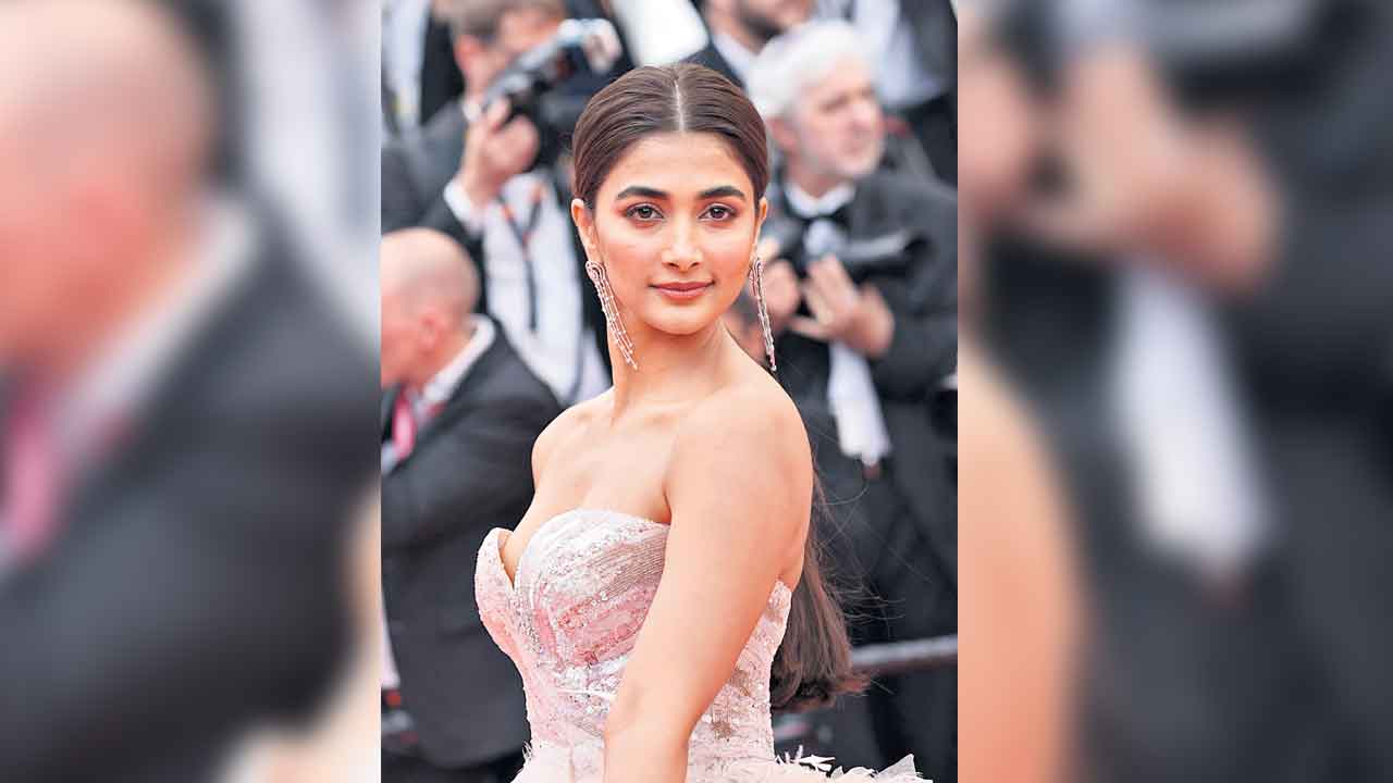 భారతీయతకు పట్టం కట్టాలి