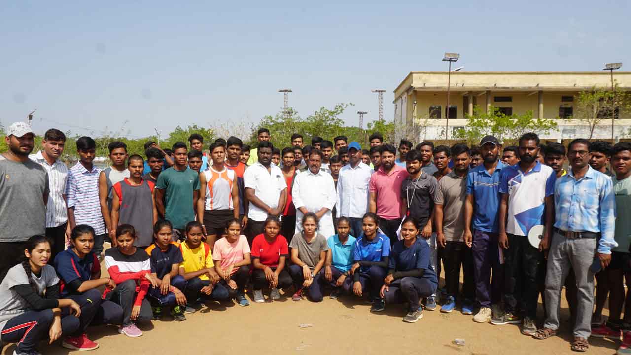అథ్లెటిక్స్‌ పోటీల్లో పతకాలు సాధించాలి