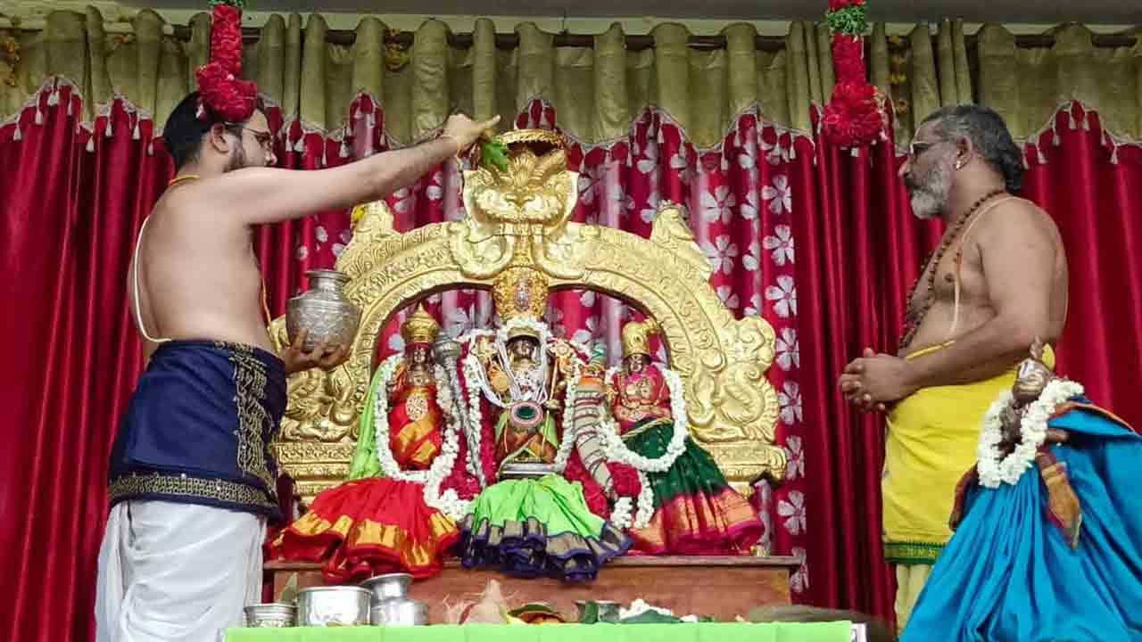 వైభవంగా జగదభిరాముడి పట్టాభిషేకం