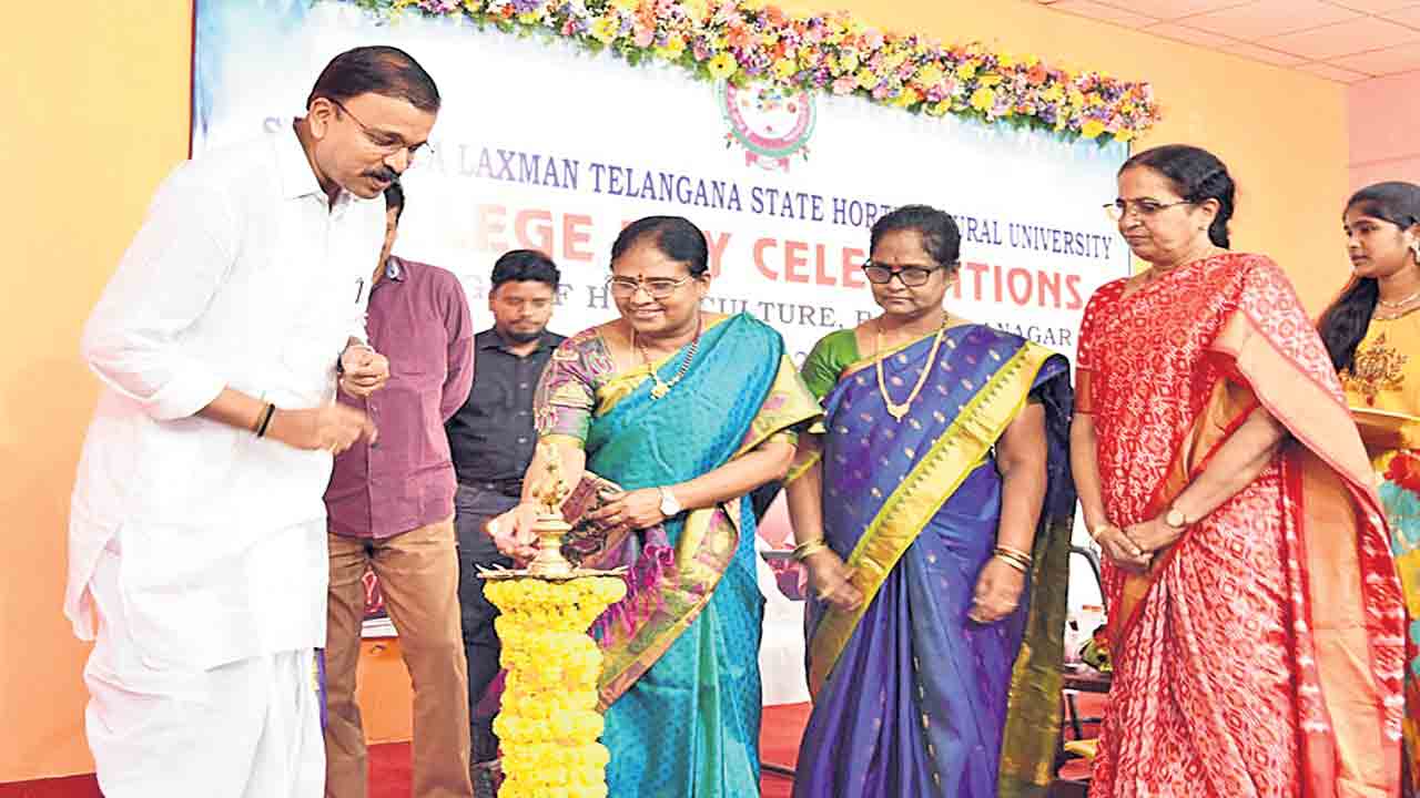 దేశం మెచ్చేలా విద్యార్థులు ఎదగాలి