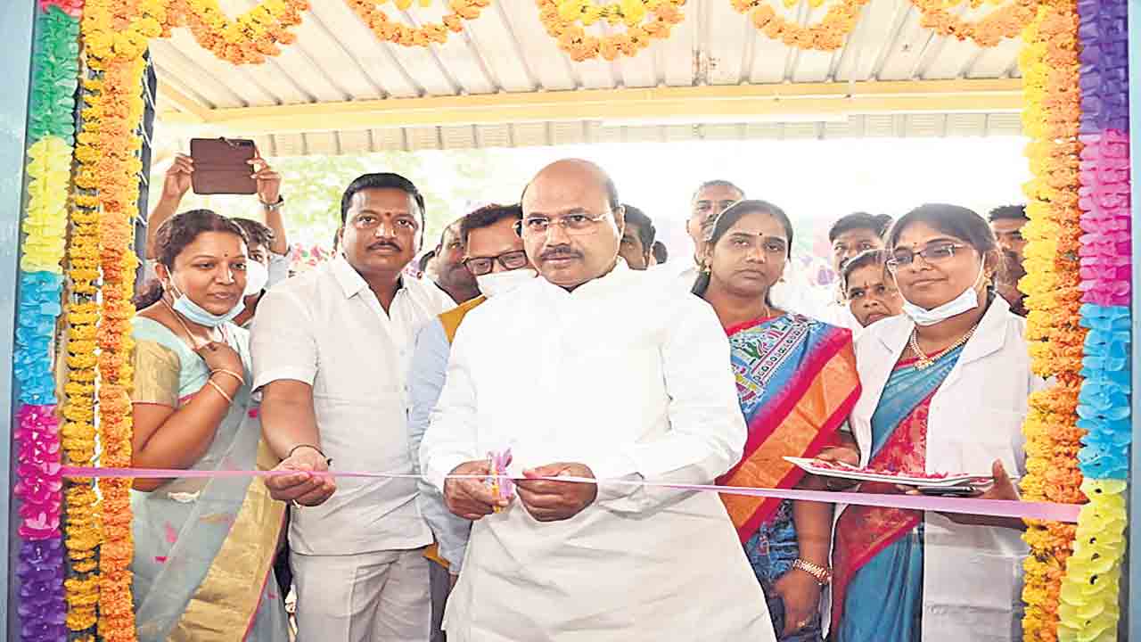 వైద్యంపై ప్రభుత్వం ప్రత్యేక శ్రద్ధ