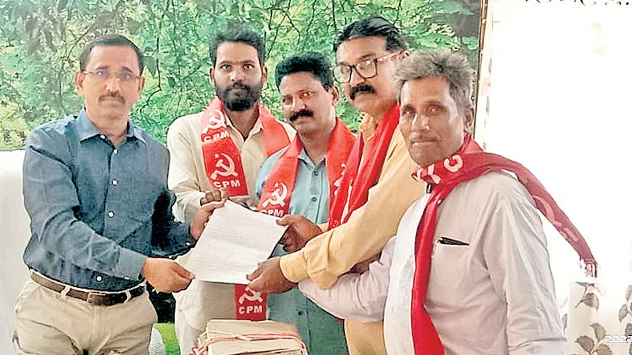 పెంచిన ధరలు తగ్గించే వరకు ఉద్యమిస్తాం