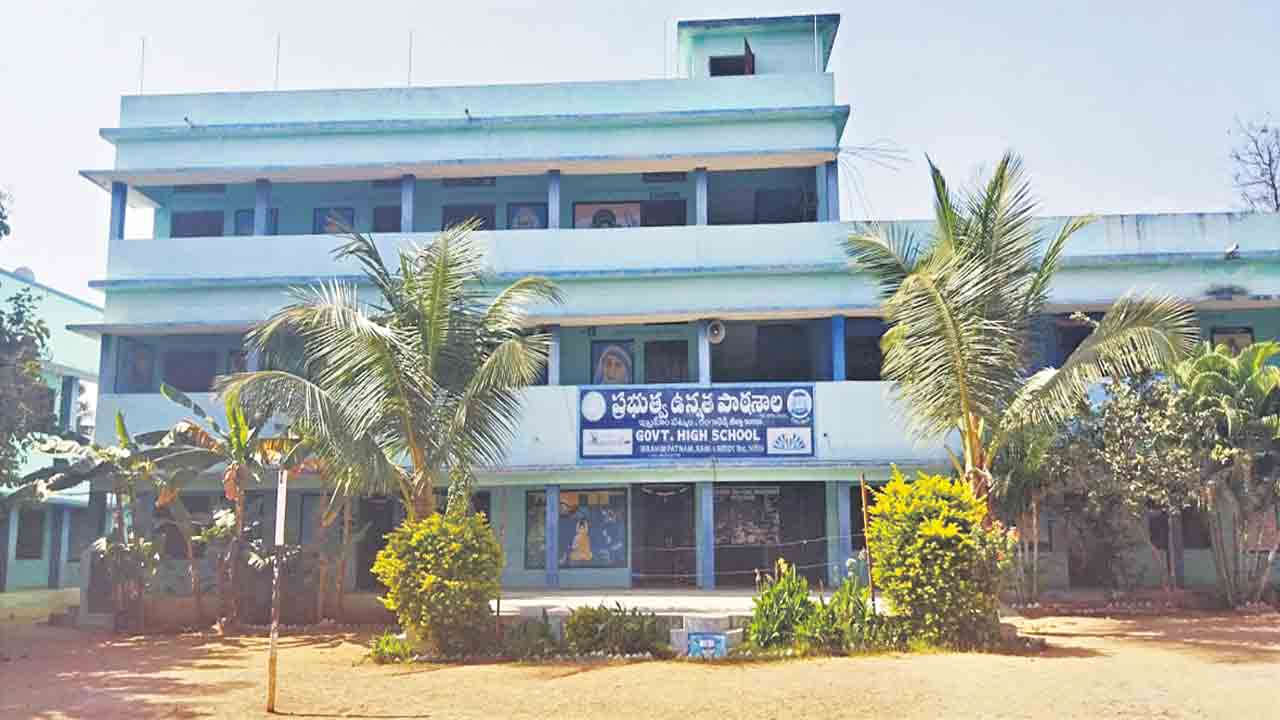 13 రోజులు 126 స్కూళ్లు