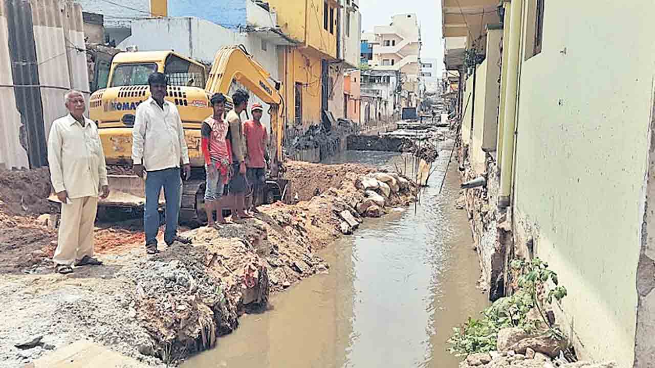 శరవేగంగా నాలా విస్తరణ పనులు