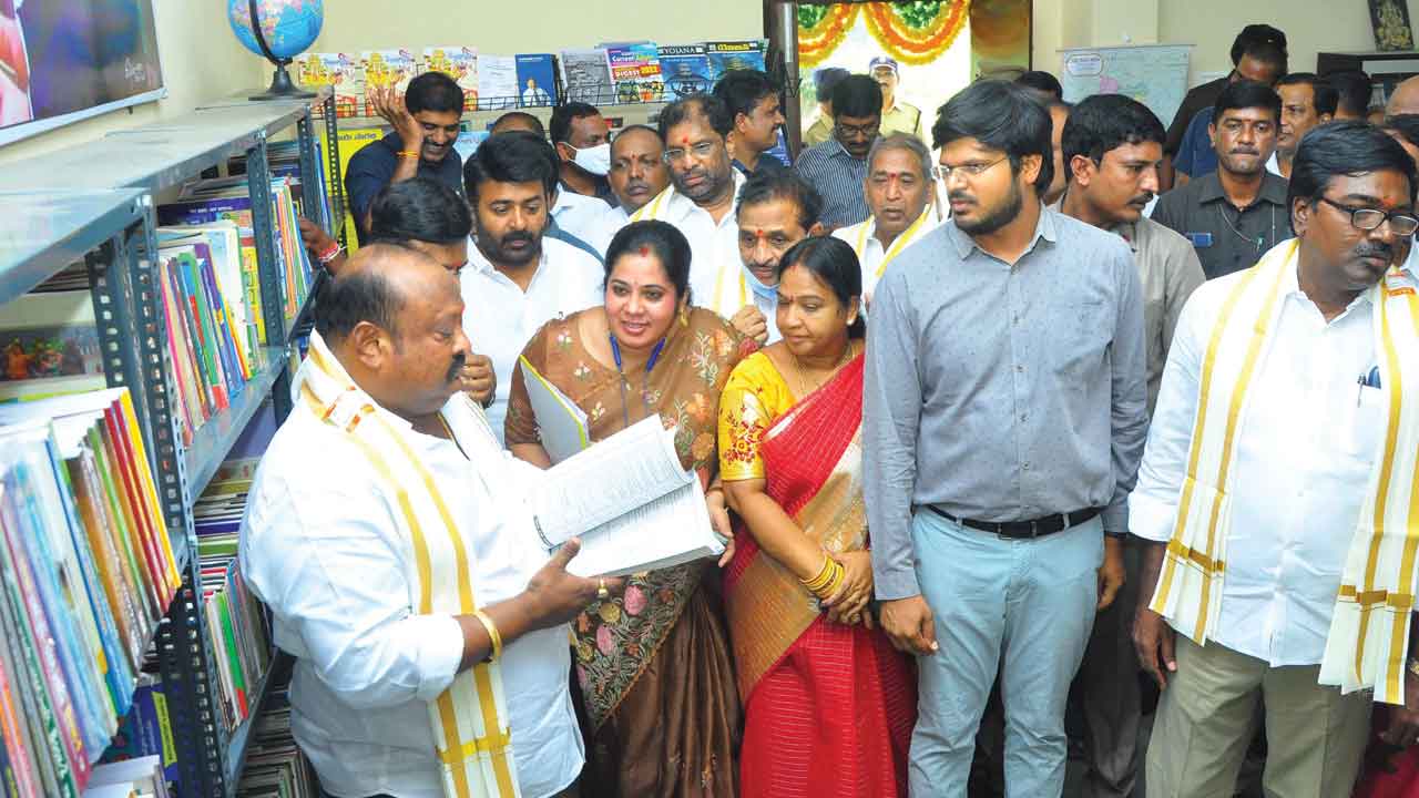 ఉద్యోగావకాశాలు పొందేందుకే బీసీ స్టడీ సర్కిల్‌