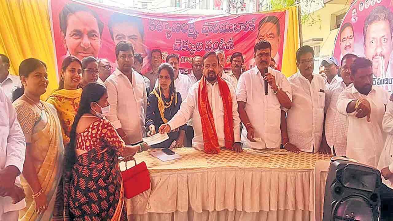 సంక్షేమ పథకాలు దేశానికే ఆదర్శం