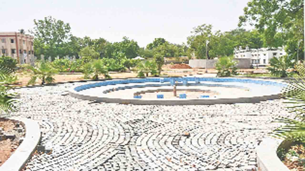 శరవేగంగా పార్కు పనులు