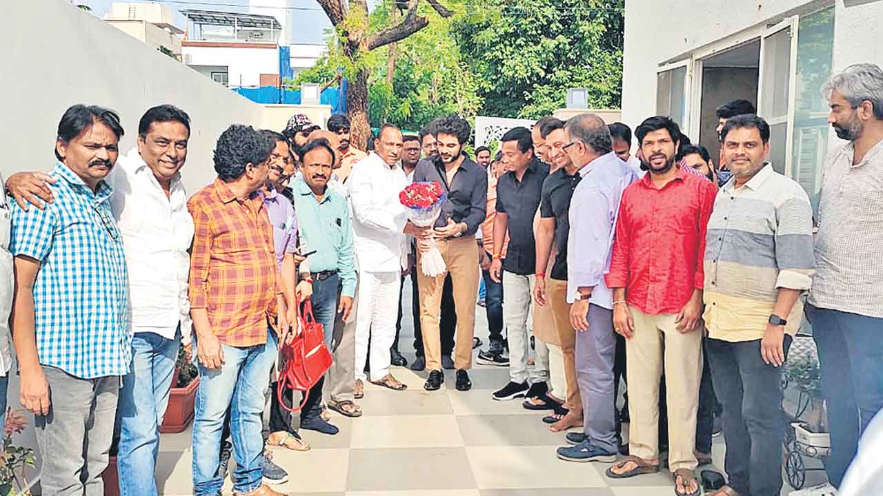 సినీ కార్మికులకు ప్రభుత్వం అండగా ఉంది