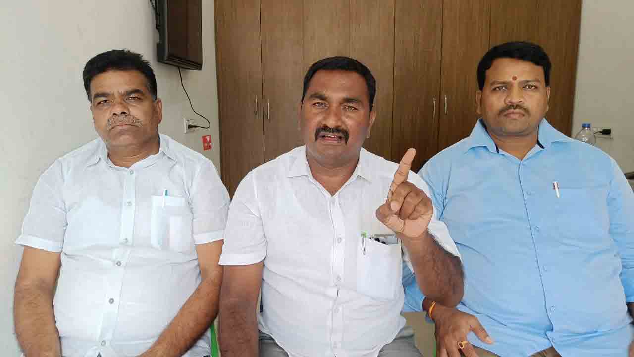 ‘దినేశ్‌ను ప్రజలు తరిమికొడుతారు’