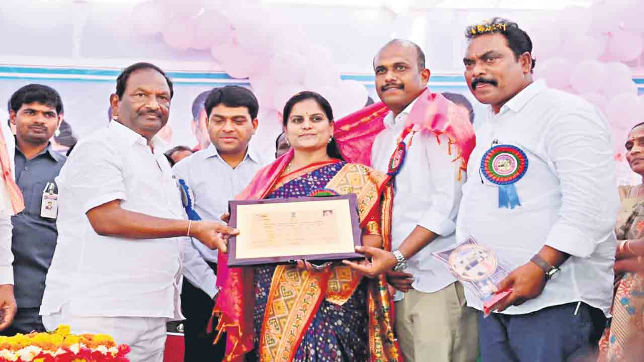 బీజేపీ ఎంపీలు చెప్పేవన్నీ అబద్ధాలు