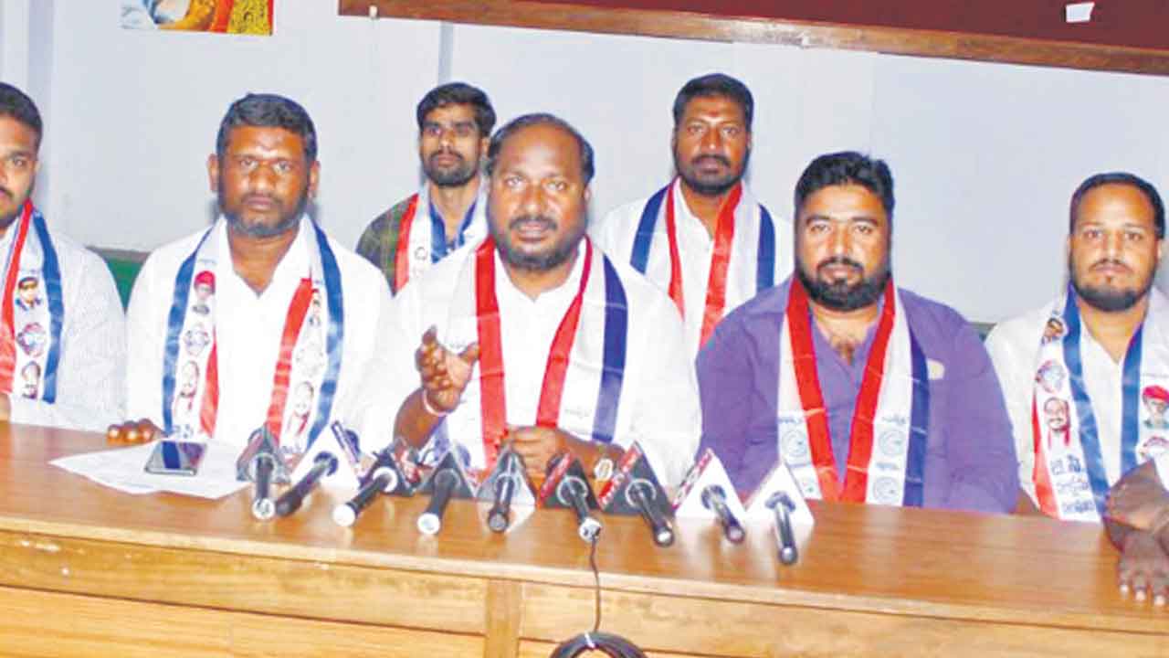 బీసీ కులగణనపై కాంగ్రెస్‌ వైఖరేమిటి?