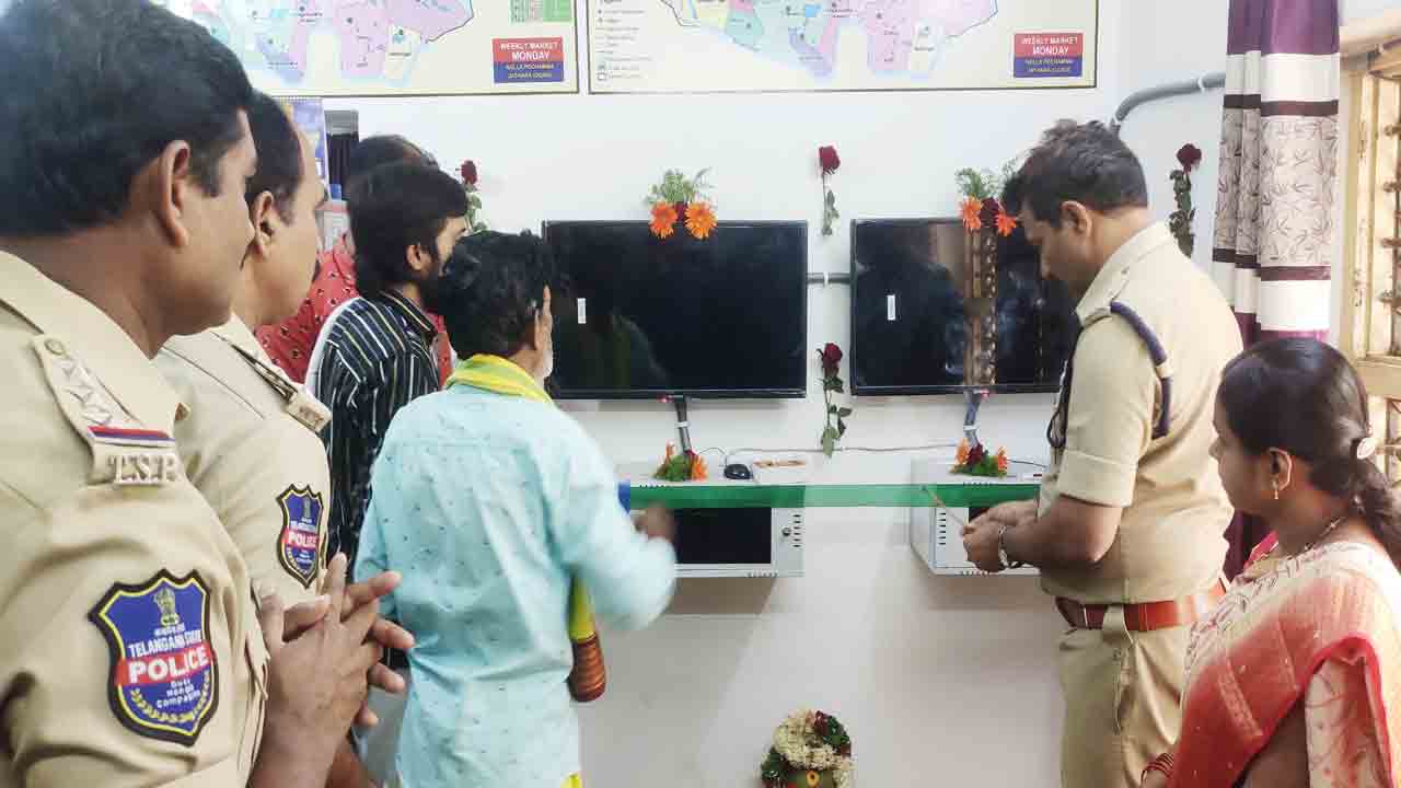 సీసీ కెమెరాల ఏర్పాటుతో నేరాల నియంత్రణ