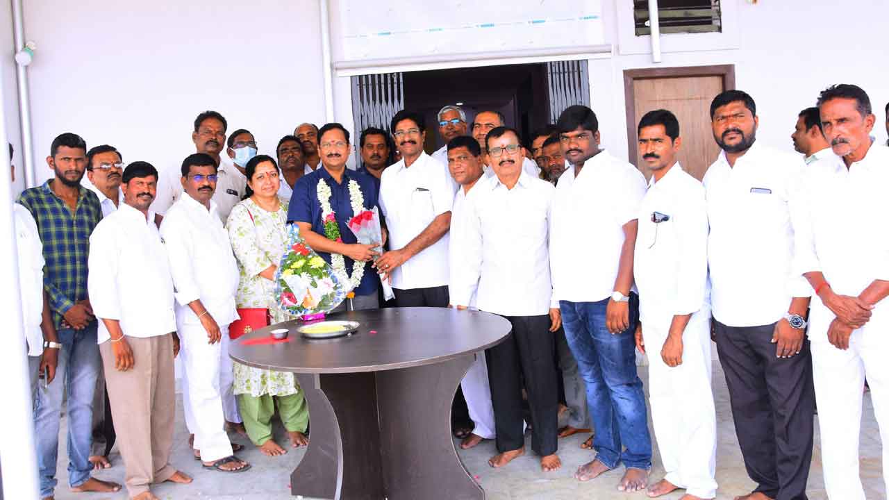 ఎస్‌ఎంసీ చైర్మన్‌కు సొంతూరిలో అరుదైన గౌరవం