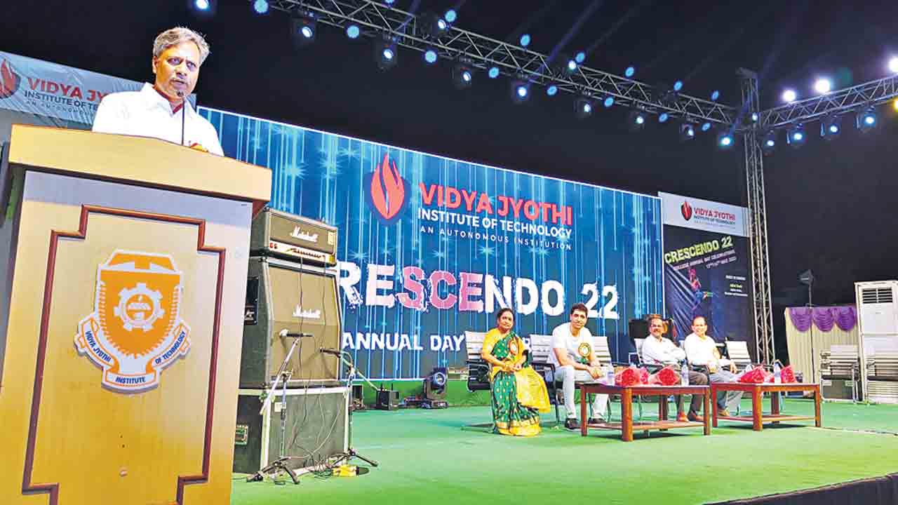 సాంకేతిక నైపుణ్యతపై విద్యార్థులు పట్టు సాధించాలి