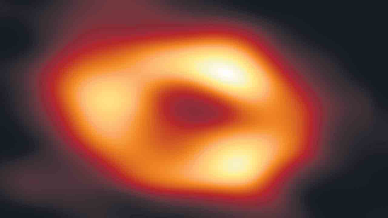 పాలపుంతలో కృష్ణబిలం..!