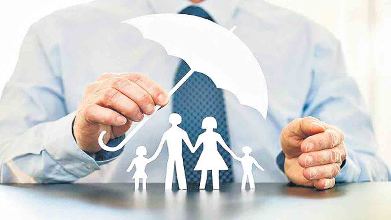 జీవిత బీమా పాలసీల జోరు