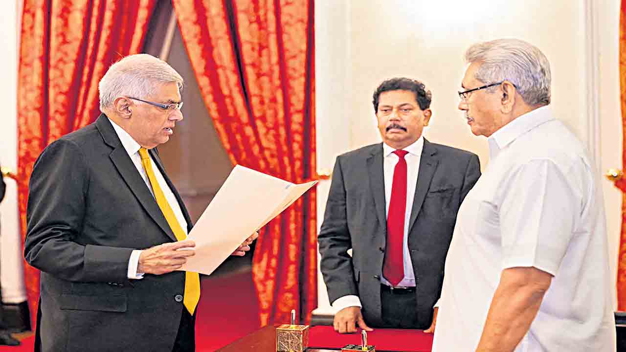 శ్రీలంక కొత్త ప్రధానిగా విక్రమ సింఘే