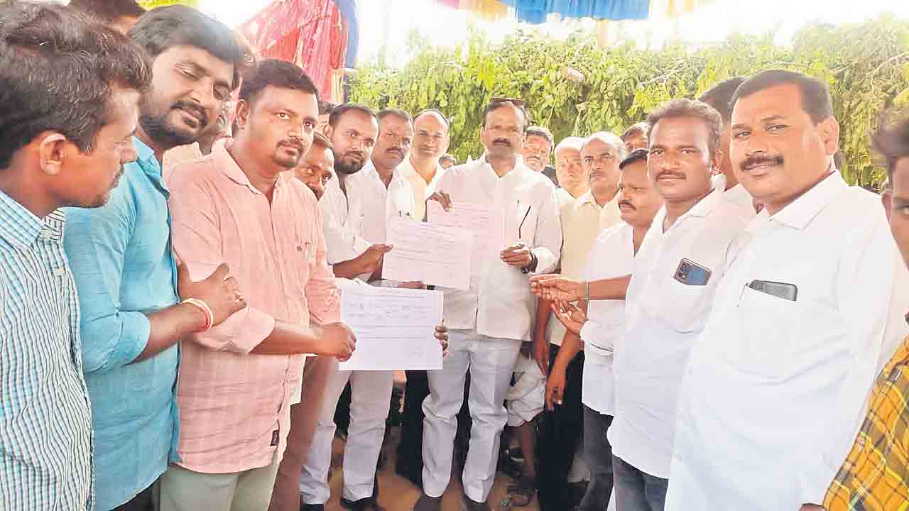 గ్రావిటీ ద్వారా చెరువులు నింపుతాం