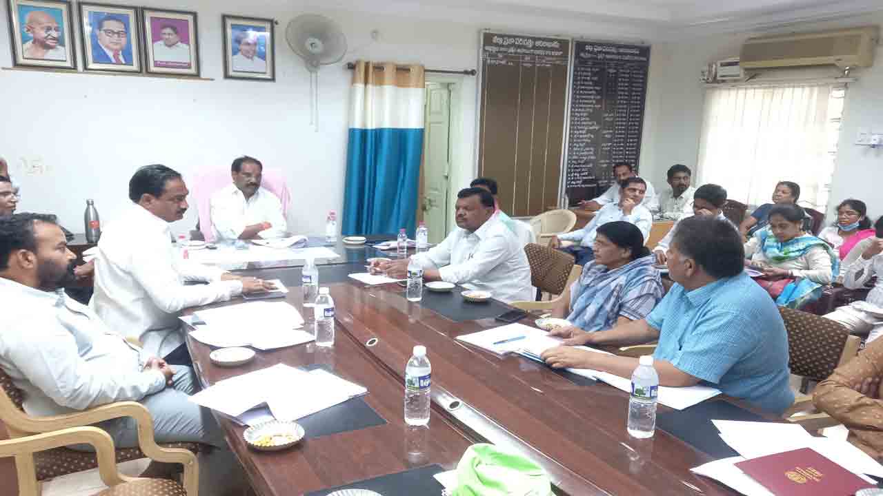 ఇంటింటికీ భగీరథ నీరందించాలి