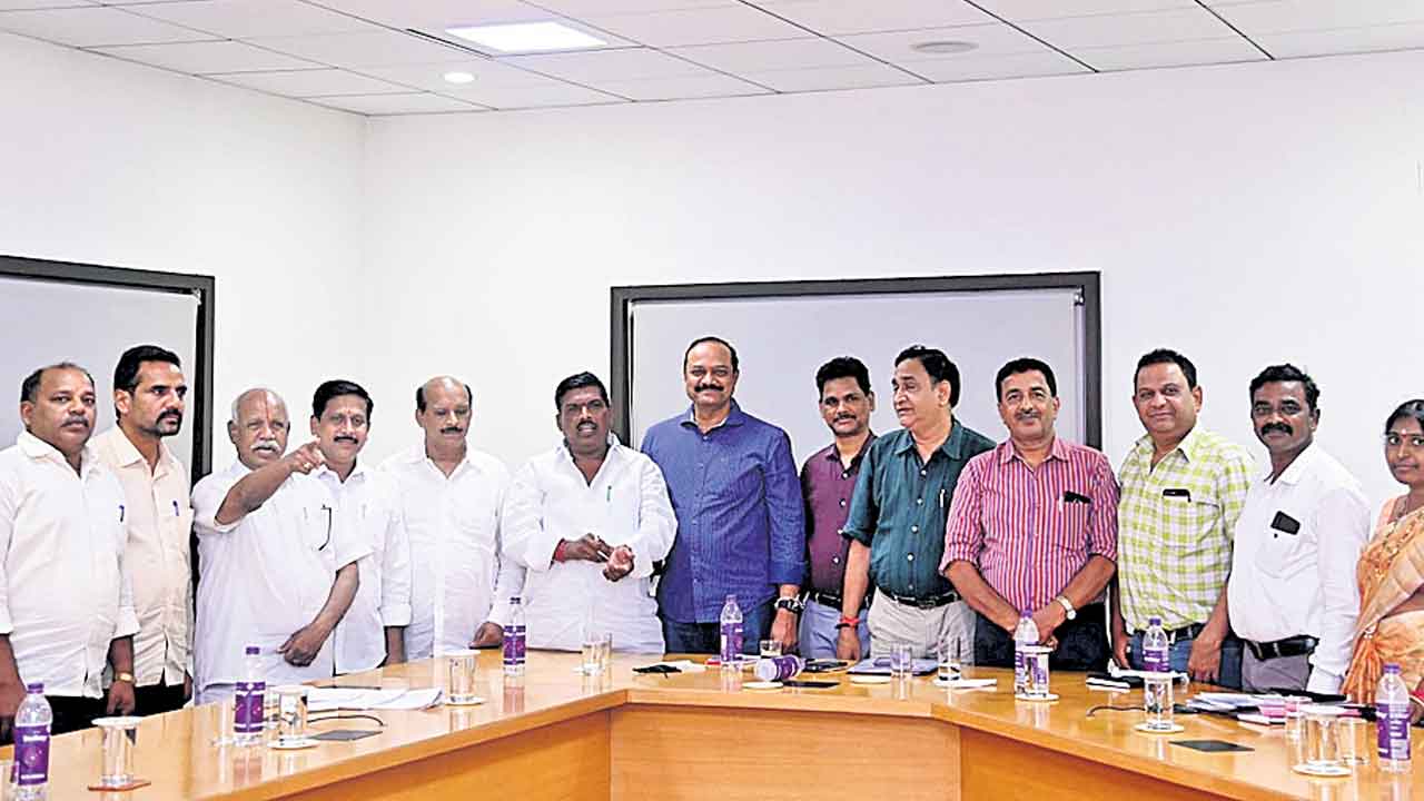 టీఆర్‌ఎస్‌కేవీ కార్మికుల పక్షపాతి