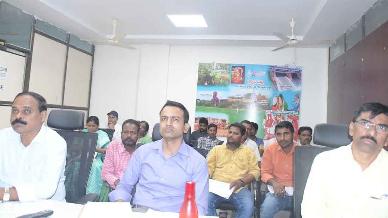 గడువులోగా వసతులు కల్పించాలి