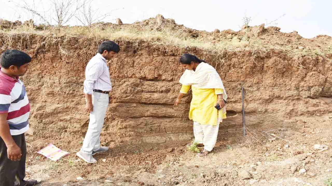 పంటలకు రక్ష భూసార పరీక్ష