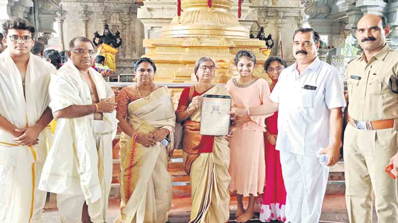 భద్రాద్రి రామయ్య అన్నదాన పథకానికి విరాళం