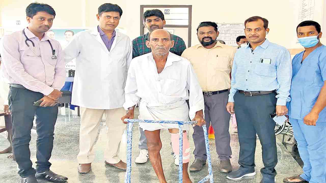 వేములవాడ ఏరియా దవాఖానలో తొలిసారి మోకీలు మార్పిడి