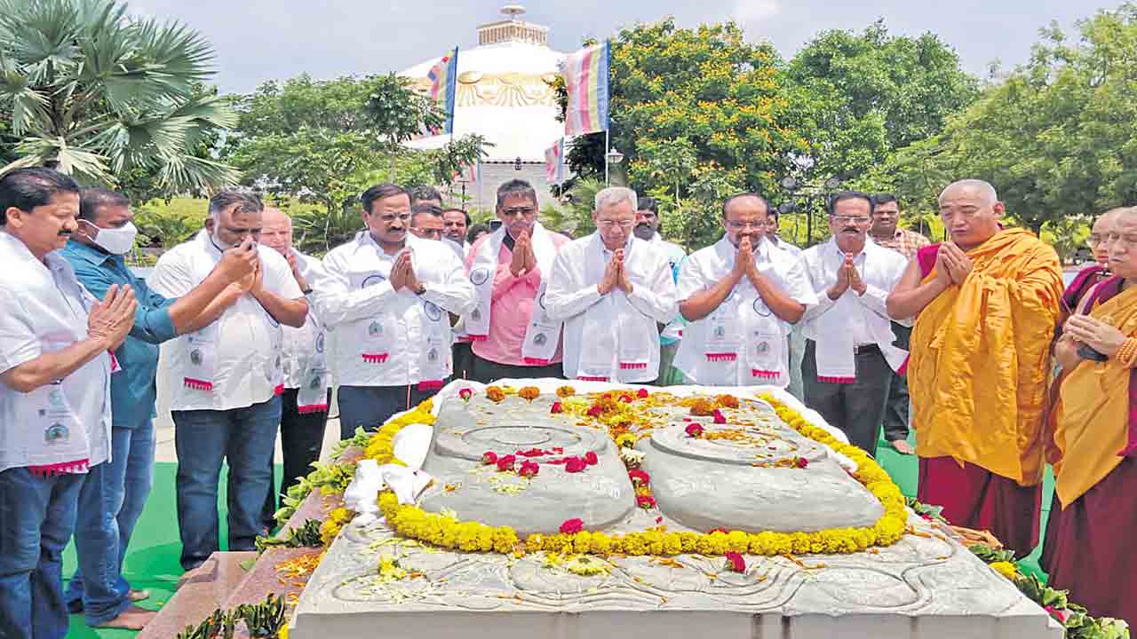 ఘనంగా బుద్ధ జయంతి వేడుకలు