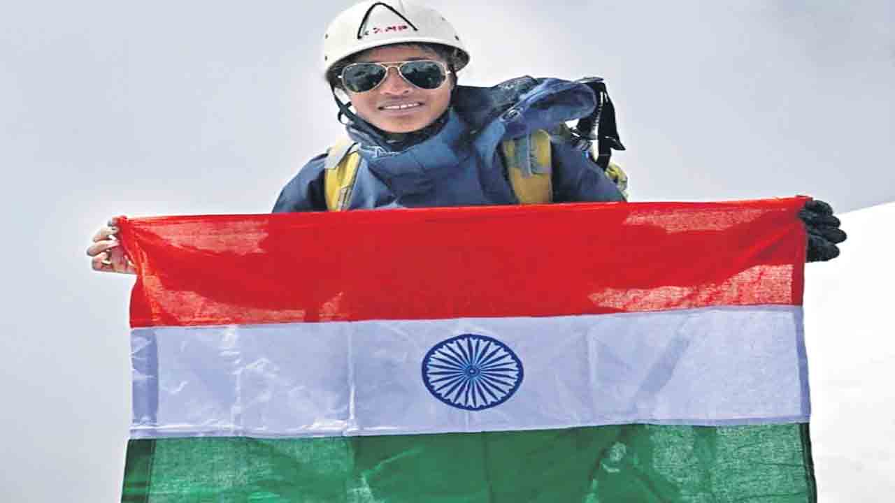 ఎవరెస్టు అధిరోహించిన అన్విత