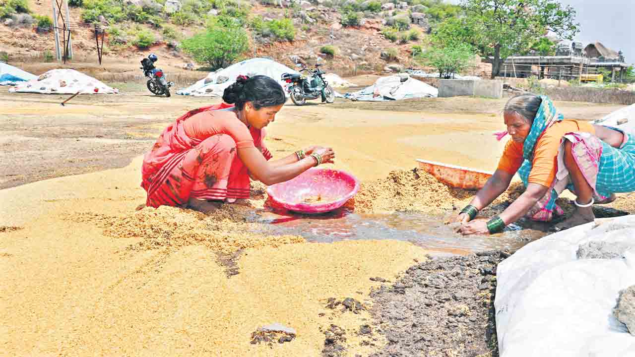 రైతు కష్టం నీళ్ల పాలు